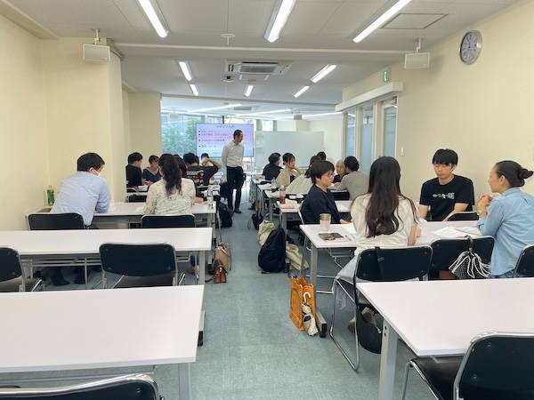 コースF ウェルビーイングを高める認知行動療法　講義の様子